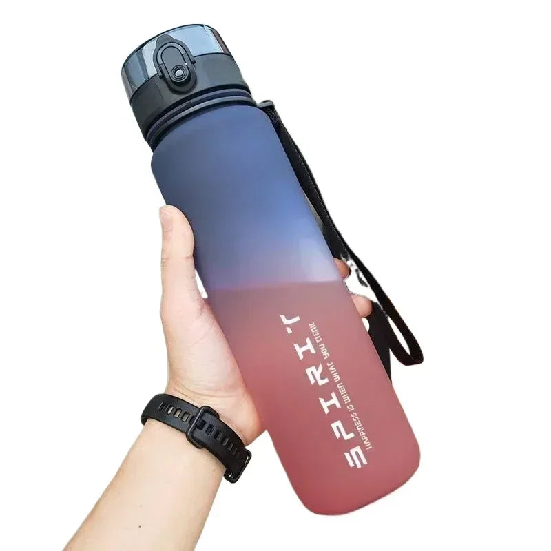 500ML/650ML/1000ML Sport-Wasserflasche, auslaufsicher, farbenfroher Kunststoffbecher zum Trinken, für Outdoor‑Reisen, tragbar, geeignet für Fitnessstudio und Sport.