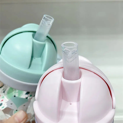 „250‑ml‑Kinder‑Trinkflasche mit Cartoon‑Motiv, Outdoor‑tauglich, mit Strohhalm – Baby‑Trinklernbecher für Kinder, tragbar, mit Griff“