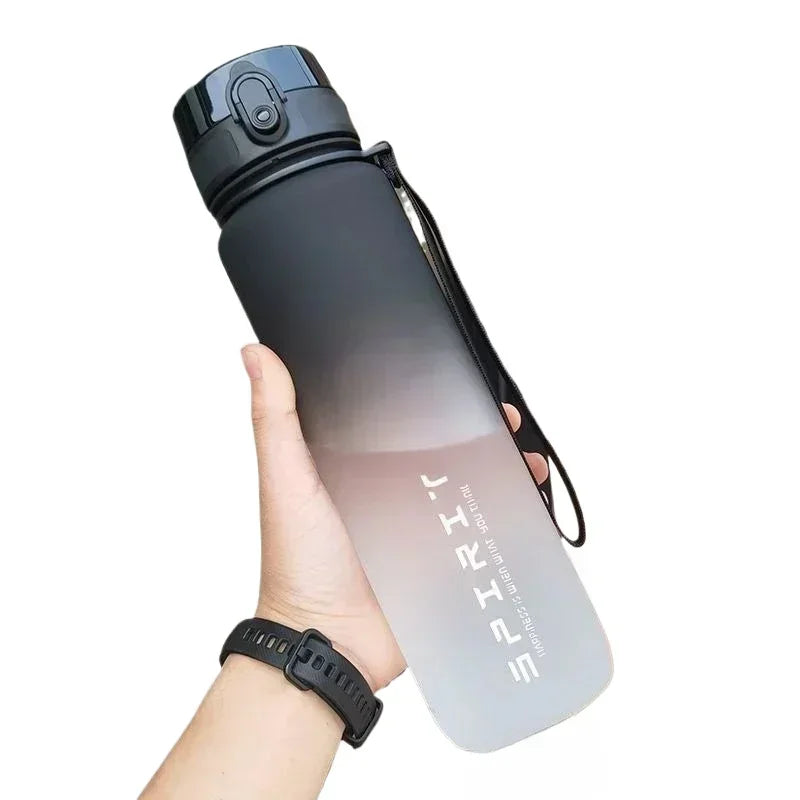 500ML/650ML/1000ML Sport-Wasserflasche, auslaufsicher, farbenfroher Kunststoffbecher zum Trinken, für Outdoor‑Reisen, tragbar, geeignet für Fitnessstudio und Sport.