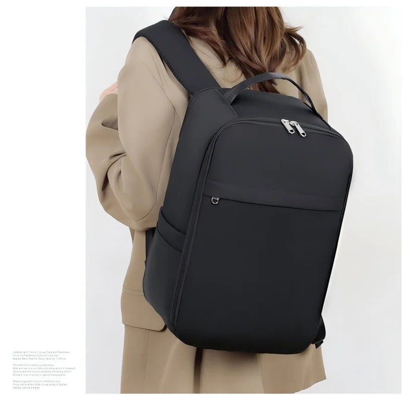 „Neuer Business‑Rucksack – passend für 14"/15"‑Laptops, ideal für Kurzreisen. Farbvoll, kabinentauglich. Unisex, stylisch & praktisch.“